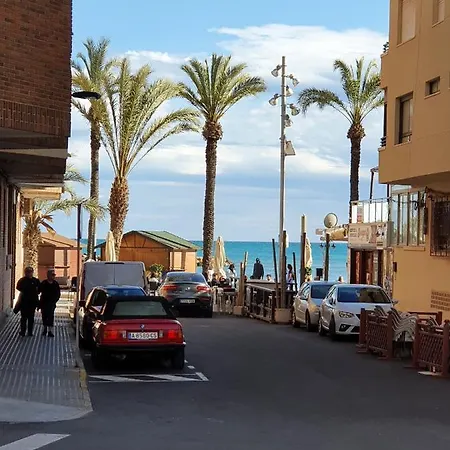 Cosy Studio Near The Beach تورّيفيِخا